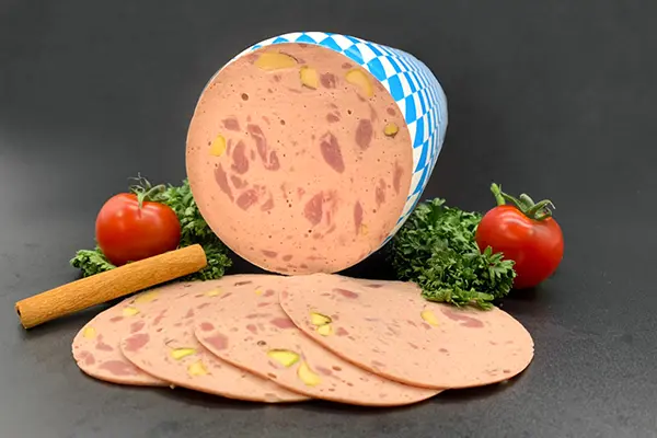 Products スペシャルハム|塩漬け牛肉とピスタチオの贅沢な味わい